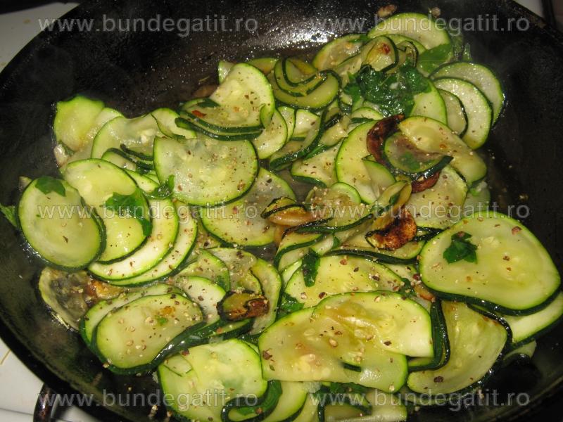 Dovlecei picanti cu menta