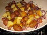 Cartofi prajiti,cu ceapa si mere «2/3»