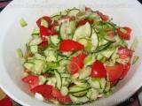 Salata de castraveti cu rosii-2