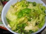 Salata verde cu usturoi verde