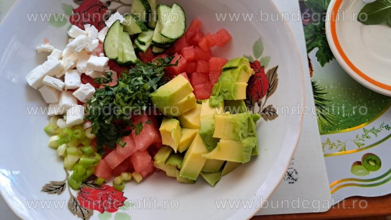 Salata de lubenita cu feta,avocado si menta