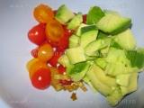 Salata picanta de rosii cu avocado