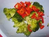Salata de broccoli cu ardei si maioneza